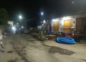 Tiang Wifi Nyaris Roboh di Lokasi Proyek Gorong-Gorong Tenggumung Surabaya