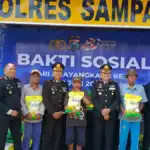 Polres Sampang Salurkan 300 Sak Beras SPHP kepada Masyarakat dalam Rangka HUT Bhayangkara ke-80
