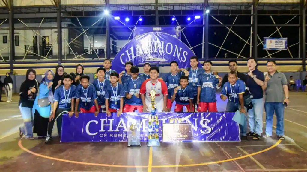 Setelah 14 Tahun Penantian, Tim Futsal SMAN 1 Kedungdung Kembali Jadi Raja Futsal Se-Madura
