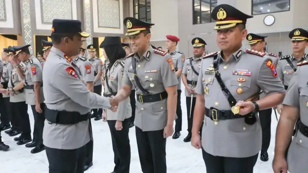 Kapolda Jatim Pimpin Sertijab PJU dan Kapolres, Perkuat Regenerasi Kepemimpinan dan Pelayanan Presisi