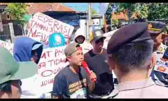 Federasi Taman Juang Group Segel Kantor BPS Pamekasan, Tolak Perekrutan Petugas Sensus Ekonomi 2026