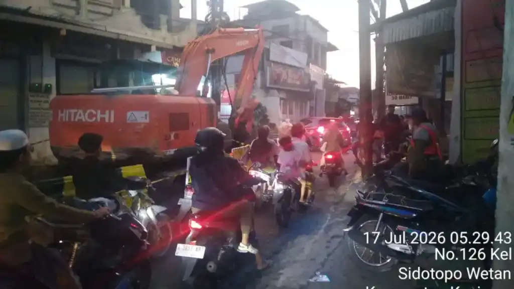 Proyek Gorong-Gorong Picu Kemacetan Parah di Jalan Kedung Mangu Timur, Bikin Resah Pengendara Motor