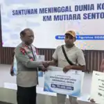 Kapolda Jatim Dampingi Wamenhub Serahkan Santunan Korban KM Mutiara Sentosa II
