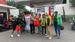 Polsek Kebomas Gandeng YALPK Group Gelar Baksos Ojol Gresik Sumringah Dapat Sembako dan BBM Gratis