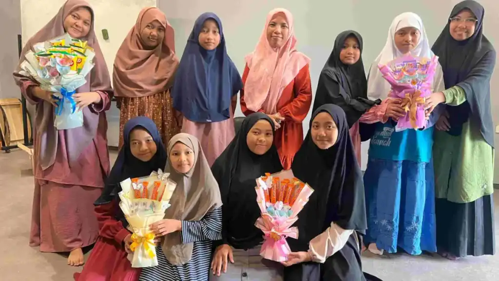 Pondok Prestasi Riyadhul Jannah Sidoarjo Gelar Ujian Presentasi dan Pembinaan Karakter Santriwati Yatim Dhuafa