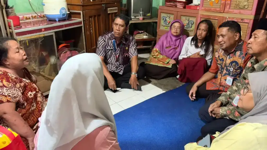 Berawal dari Obrolan, Orang Tua SDN Pulogadung 03 Gelar Bantuan Sosial untuk Siswa yang Membutuhkan