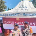 Pelayanan Makanan dan Evakuasi Korban Gempa oleh SAR Korbrimob Polri di Manggarai Timur