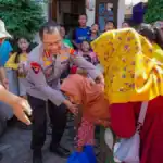 Aksi Sosial Polrestabes Surabaya Bagikan Sembako di Tiga Kecamatan