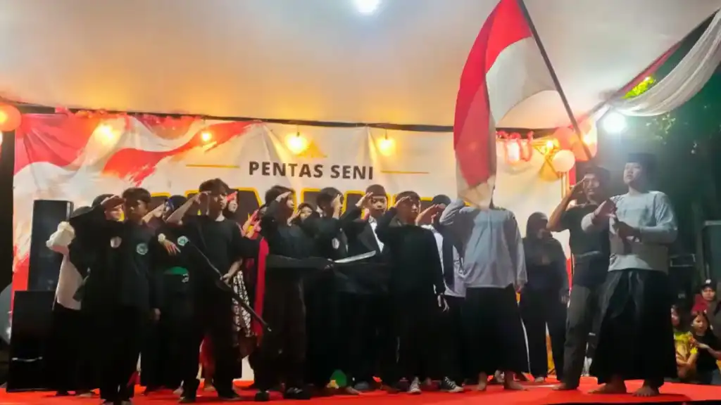 Pemuda RW 02 dan Sekolah KHM Nur Bersinergi Lewat Pentas Seni