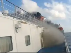 KMP Mutiara Santosa 2 Terbakar di Perairan Utara Sumenep, Ratusan Penumpang Dievakuasi