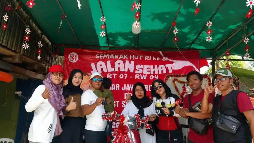 Jalan Sehat Warga Karang Tembok RT 07 Meriahkan HUT ke-81 RI