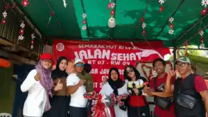 Jalan Sehat Warga Karang Tembok RT 07 Meriahkan HUT ke-81 RI