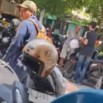 Parkir di Kantor Kelurahan Bulak Banteng, Jukir Bicara Bagi Hasil