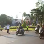 Kapolres Pelabuhan Tanjung Perak Turun Langsung Pengaturan Lalu Lintas