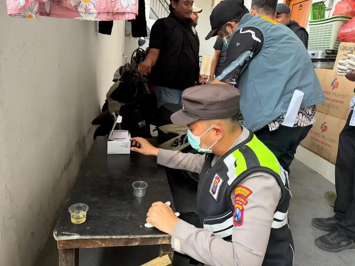 Razia Tempat Kos Di Dupak Surabaya
