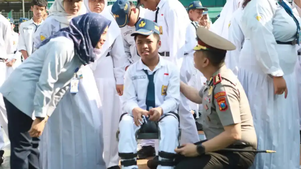 Kapolres Pelabuhan Tanjung Perak Ajak Pelajar Bijak Bermedia Sosial