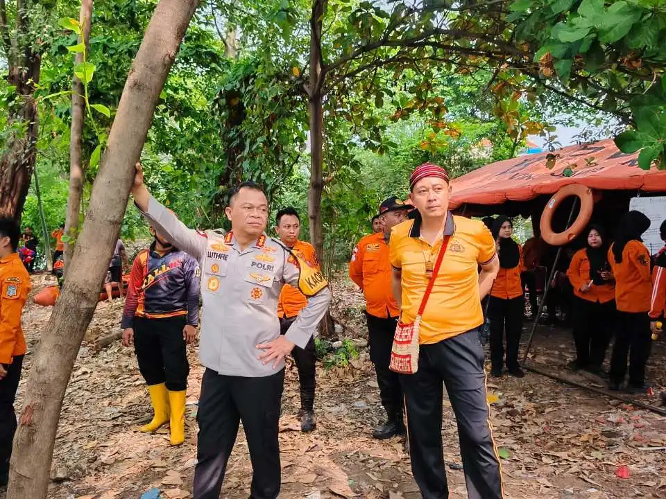 Insiden Panjang Jiwo, Pelaku Terjun Ke Kali Jagir